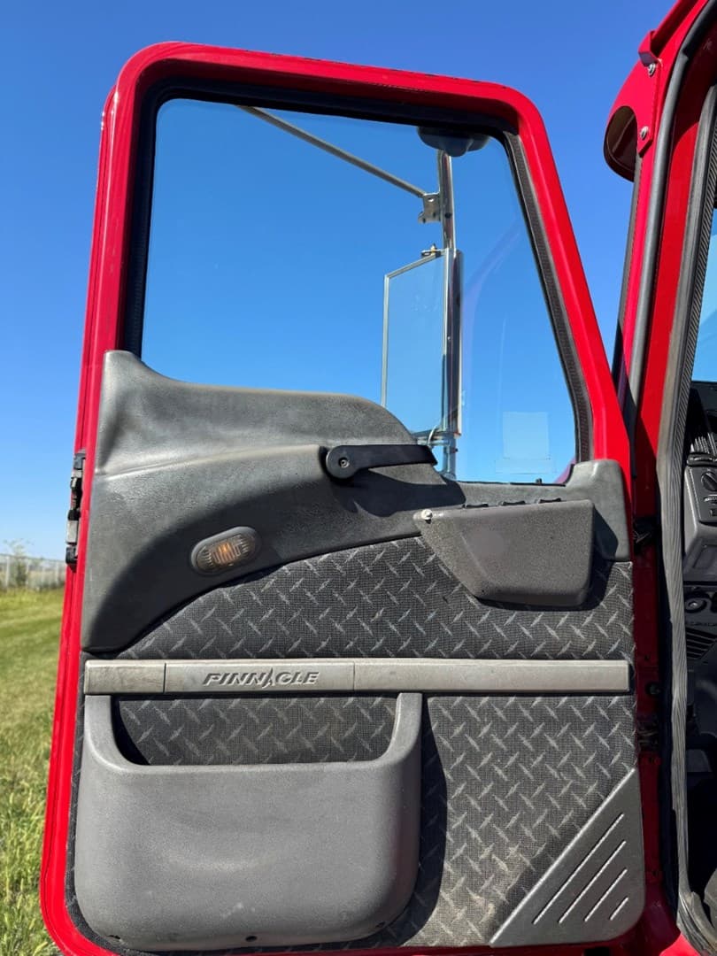 2018 Mack Pinnacle in Carroll, IA — photo 11